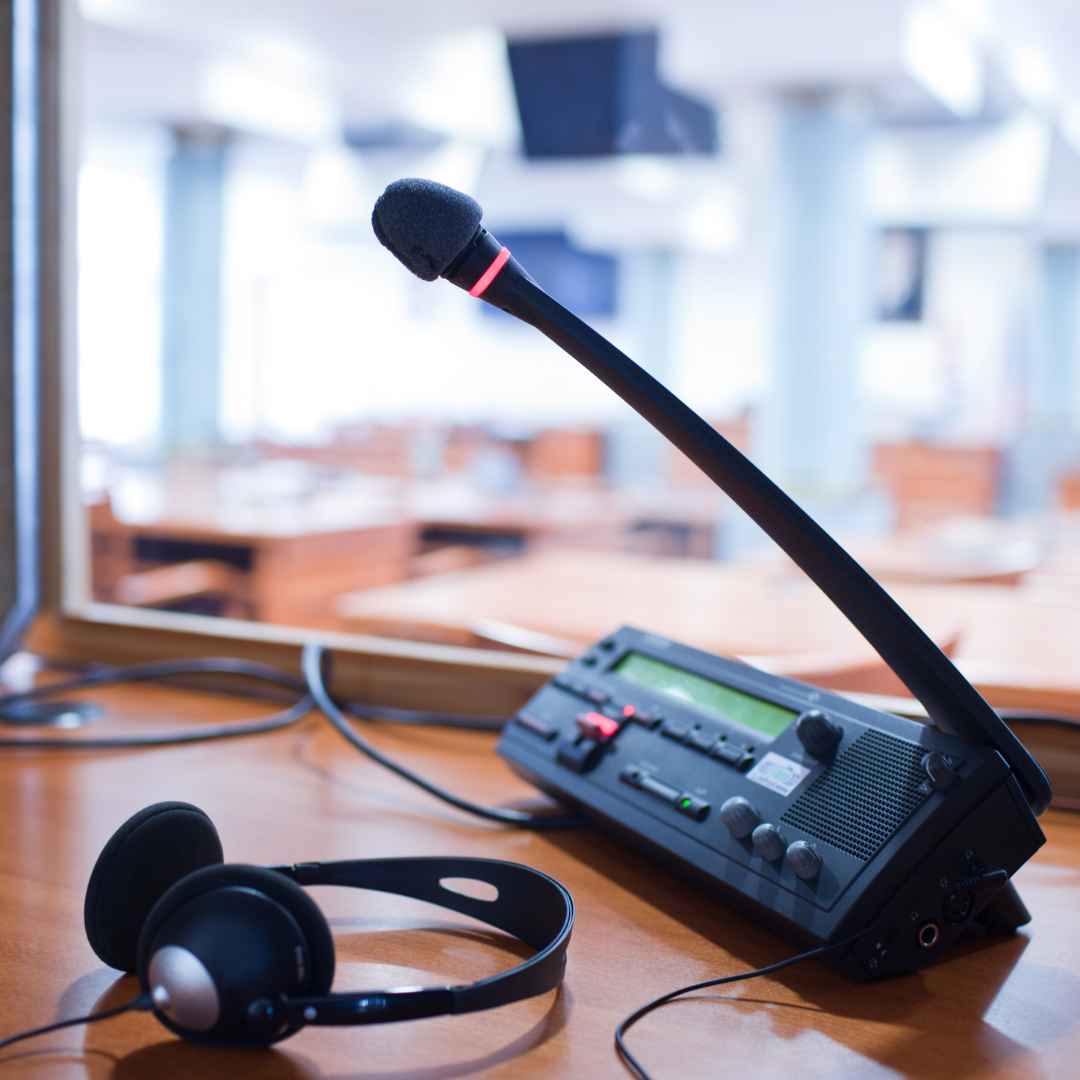 Interpreter adalah